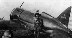 Будущий ас Лью Чи-Шень на фоне своего И-16 тип 5. 21 чаньтай, аэродром Ханькоу, март 1938 г.
