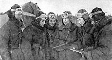 Лётчики 7-го ИАП. Третий справа — Ф. И. Шинкаренко. 1940 год.