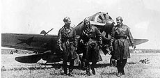 Советские лётчики на фоне И-16 тип 10