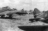   «Ишаки», оттащенные немцами на край аэродрома 