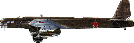 «Звено-СПБ». Носитель — ТБ-3 М-34. Истребители под крылом, вероятно, относятся к модернизированному типу 5 (козырёк вместо закрытого фонаря).