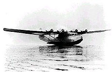 Martin M-130 «Philippine Clipper» совершает 
    взлёт, 1935 год.